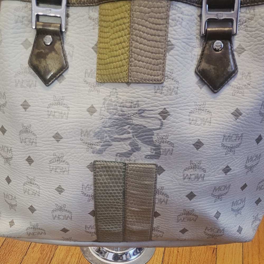 EUC MCM PRINCESS LION TOTE
